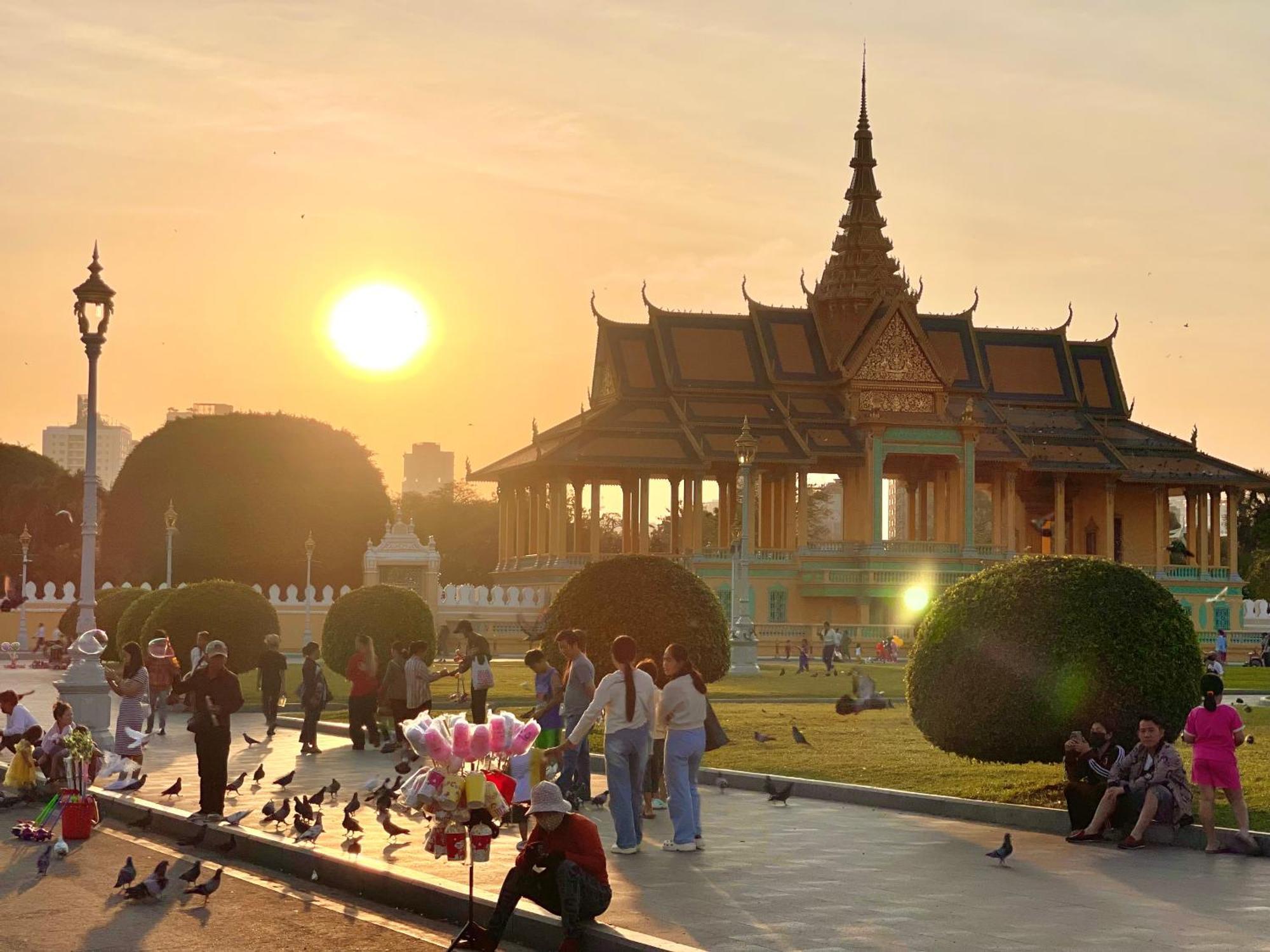 Rs Central Apartments - 200M To Royal Palace Phnom Pen Exterior foto