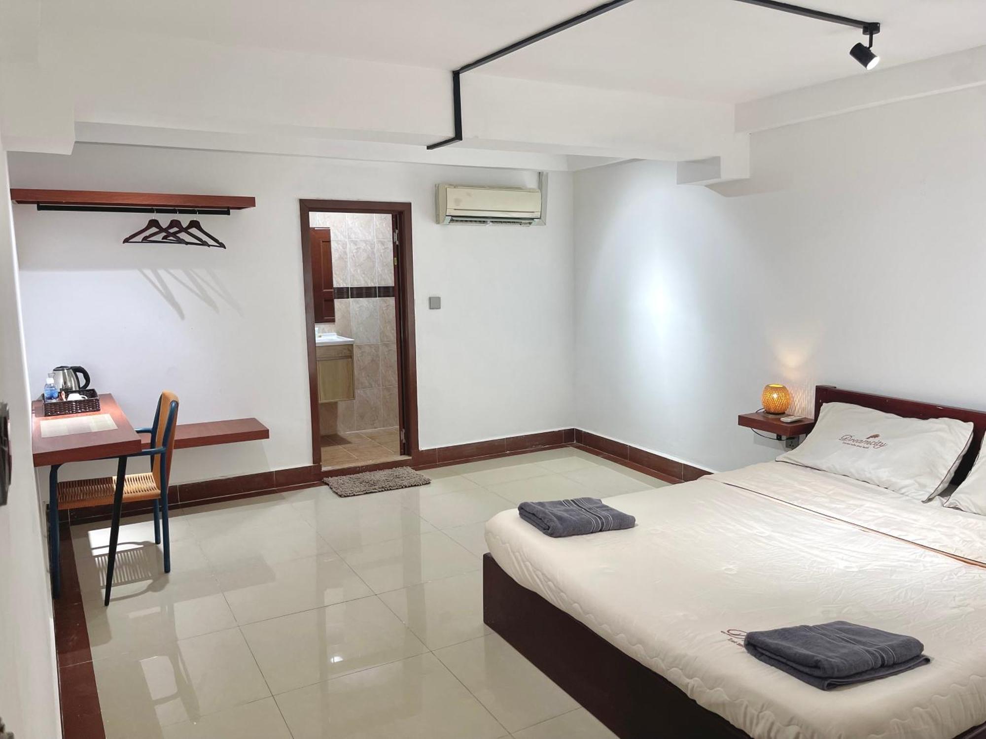 Rs Central Apartments - 200M To Royal Palace Phnom Pen Exterior foto